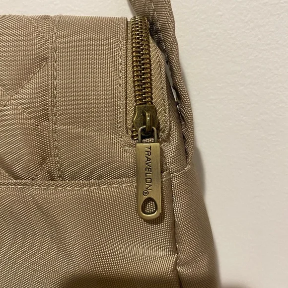 NWOT Travelon Anti Theft Quilted Bag with RFID Wallet - Picture 7 of 14